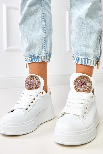 Weiße Sneakers auf...