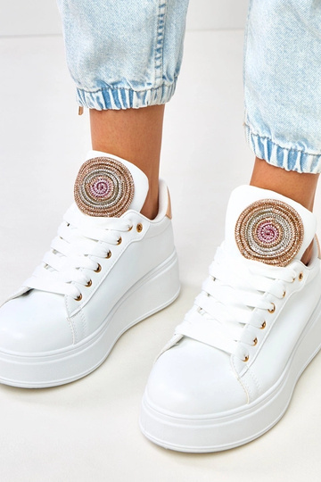 Weiße Sneakers auf... 2