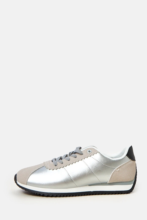 Silberne Sportschuhe mit sandfarbenem... Silberne Sportschuhe mit sandfarbenem...