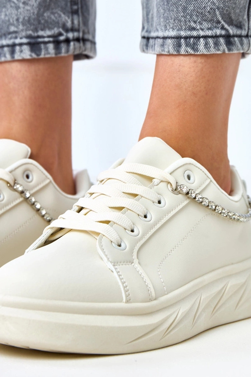 Sandfarbene Sneakers auf Plattform... Sandfarbene Sneakers auf Plattform...