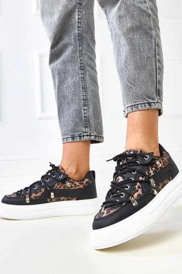 Schwarz-weiße Sneakers auf... 2