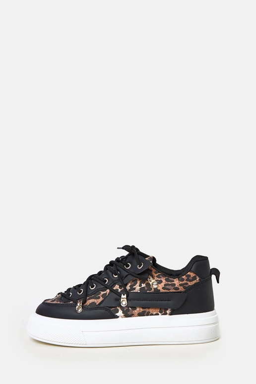 Schwarz-weiße Sneakers auf Plattform... Schwarz-weiße Sneakers auf Plattform...