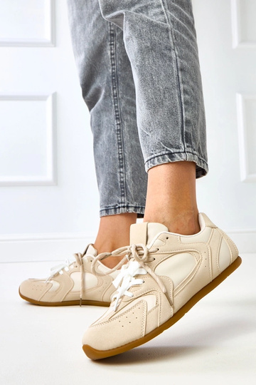Beige Sportschuhe mit doppelten Schnürsenkeln Casey