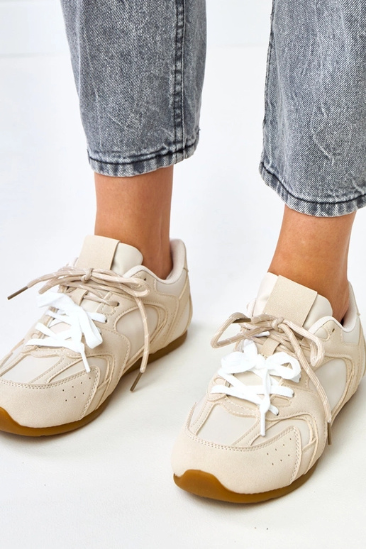 Beige Sportschuhe mit doppelten... Beige Sportschuhe mit doppelten...