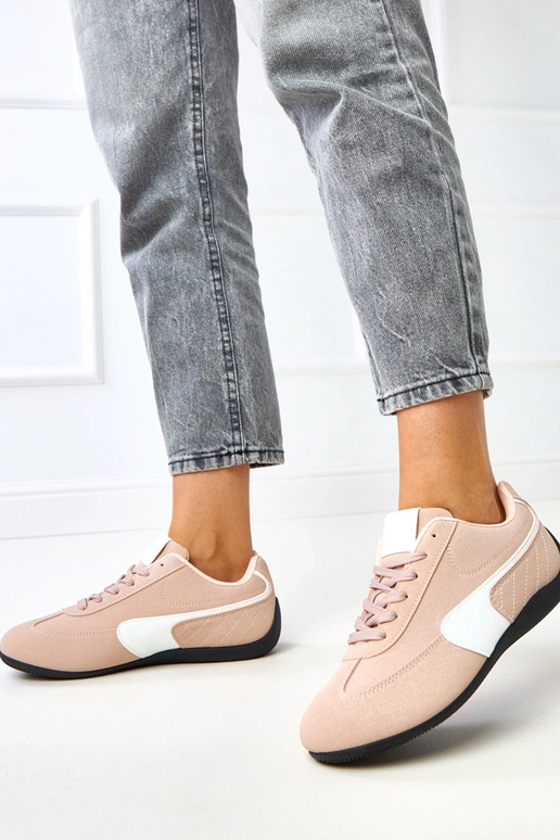 Rosa Sportschuhe mit weißem Akzent... Rosa Sportschuhe mit weißem Akzent...