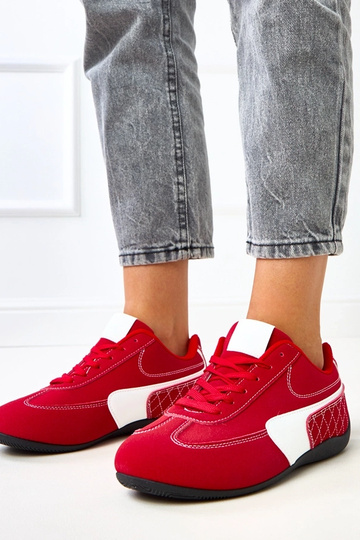 Rote Sportschuhe mit weißem...