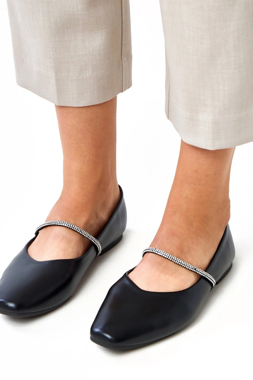 Schwarze Ballerinas mit dekorativem... Schwarze Ballerinas mit dekorativem...