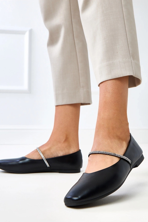 Schwarze Ballerinas mit dekorativem... Schwarze Ballerinas mit dekorativem...