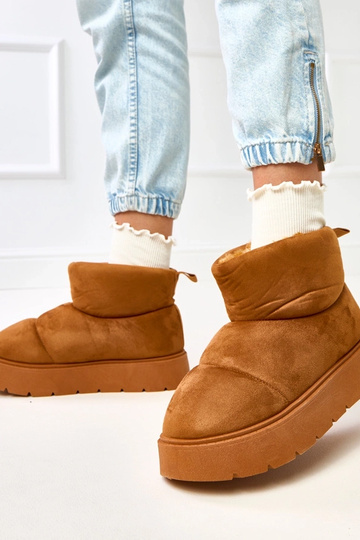 Braune warme Schneeschuhe auf Plattform, Ribeiro 2