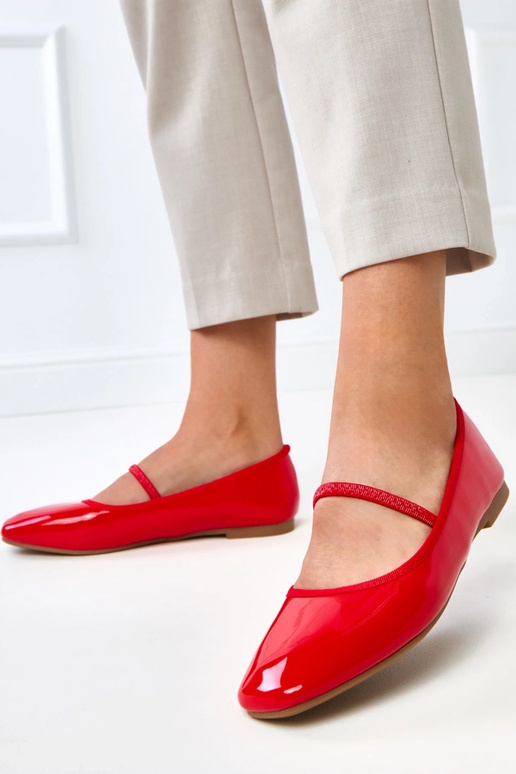 Rote lackierte Ballerinas mit... Rote lackierte Ballerinas mit...