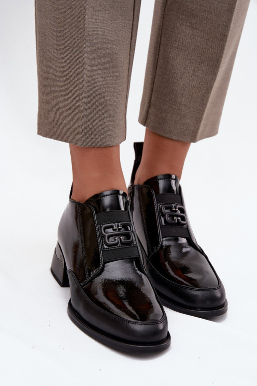 mit Lackeffekt Haut Schuhe Feminin Auf niedrigem Absatz Mit Dekorationen Detalem Vinceza 91161 schZuarze Farbe