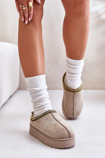 Schneestiefel Feminin mit einer Plattform sich Zuarm laufen mit Fell innen grüne Farbe Remenia 2