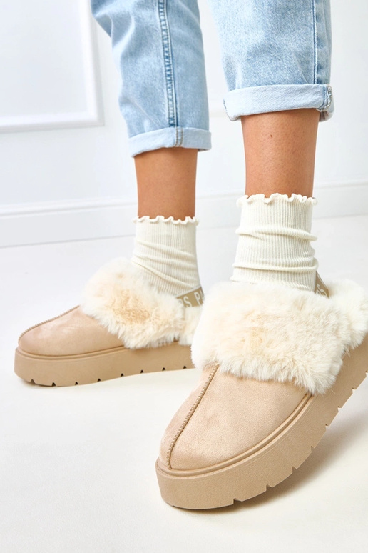 Sandfarbene kurze gefütterte... Sandfarbene kurze gefütterte...