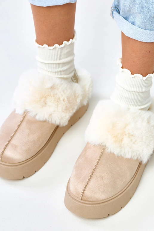 Sandfarbene kurze gefütterte... Sandfarbene kurze gefütterte...