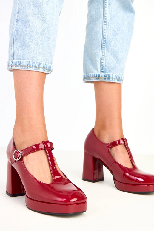 Adaoha bordeauxfarbene Halbschuhe auf... Adaoha bordeauxfarbene Halbschuhe auf...