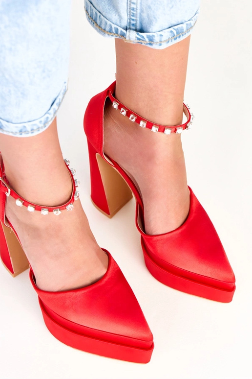 Tolani rote High Heels auf Plateau... Tolani rote High Heels auf Plateau...