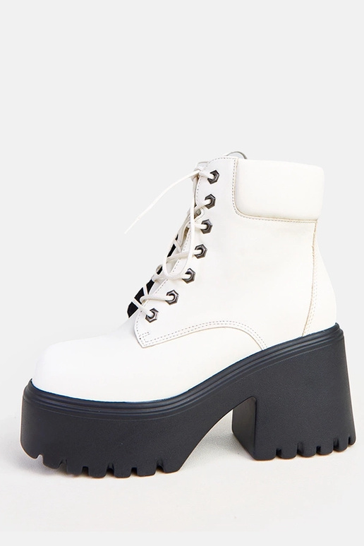 Janja weiße Stiefeletten auf massivem... Janja weiße Stiefeletten auf massivem...