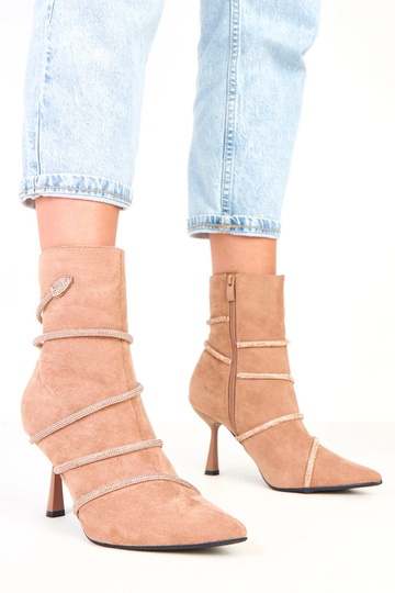 Nethe sandfarbene Stiefeletten auf Absatz, verziert mit Zirkonia