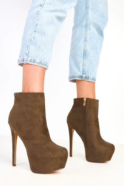 Grüne Wildleder-Stiefeletten mit... Grüne Wildleder-Stiefeletten mit...