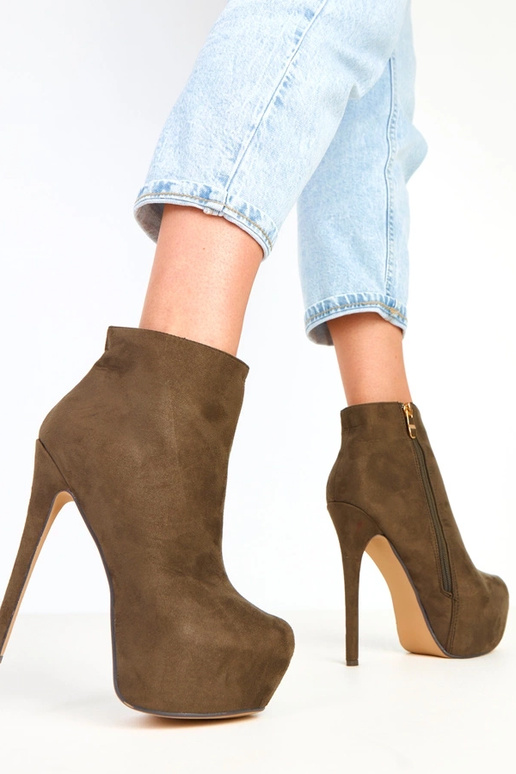 Grüne Wildleder-Stiefeletten mit... Grüne Wildleder-Stiefeletten mit...