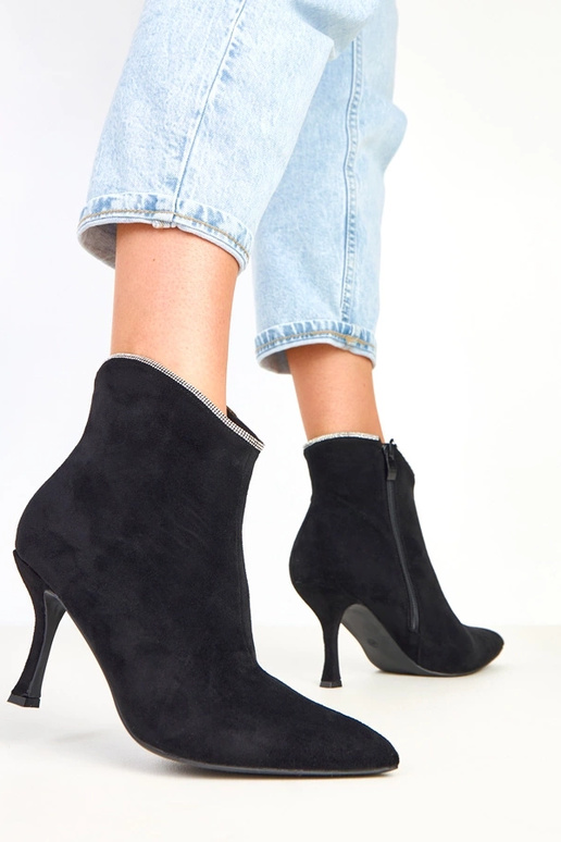 Schwarze Damen-Stiefeletten mit... Schwarze Damen-Stiefeletten mit...