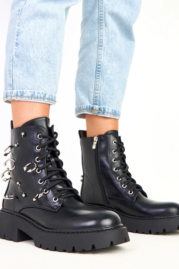 Schwarze Stiefeletten mit Plattform und metallischen Verzierungen Ebony