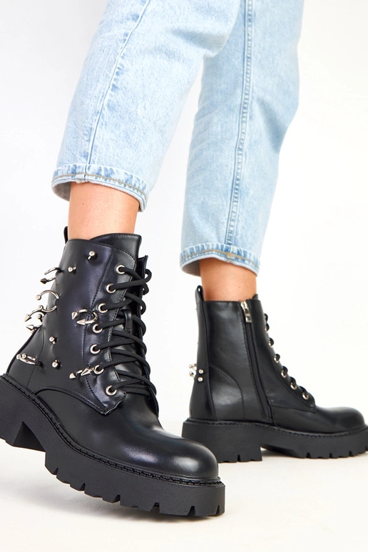 Schwarze Stiefeletten mit Plattform... Schwarze Stiefeletten mit Plattform...