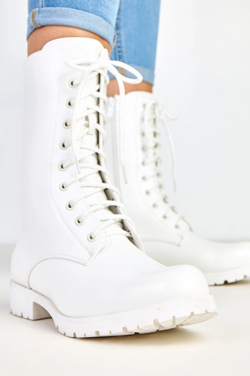 Weiße Stiefeletten auf... 2