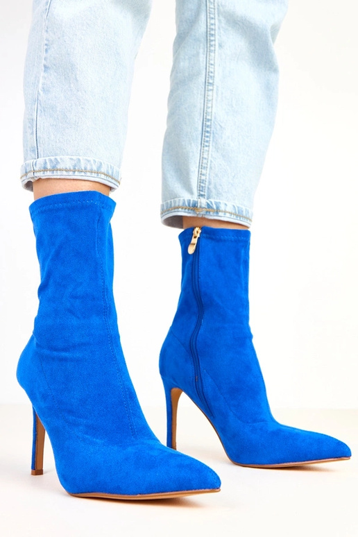 Blaue Wildleder-Stiefeletten auf... Blaue Wildleder-Stiefeletten auf...