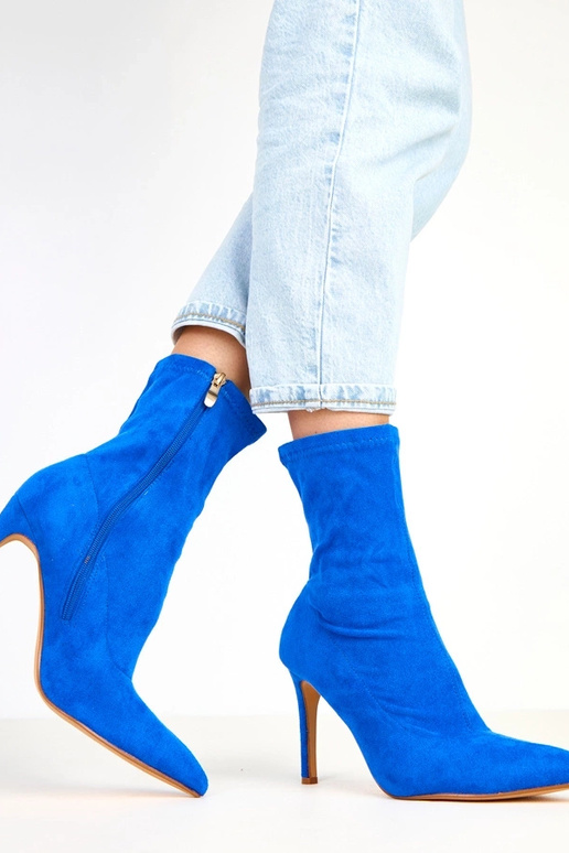 Blaue Wildleder-Stiefeletten auf... Blaue Wildleder-Stiefeletten auf...