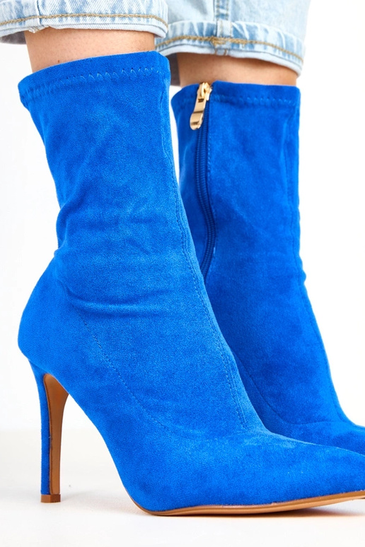 Blaue Wildleder-Stiefeletten auf... Blaue Wildleder-Stiefeletten auf...
