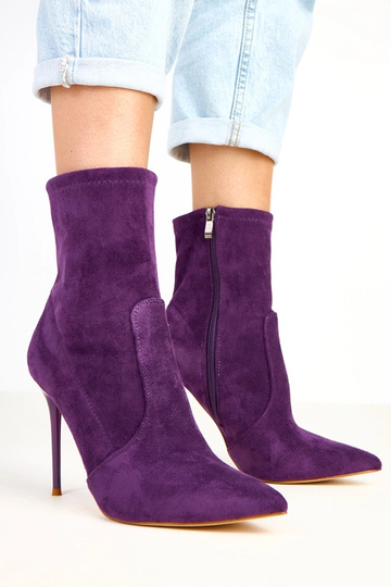 Dunkelviolette Stiefeletten...