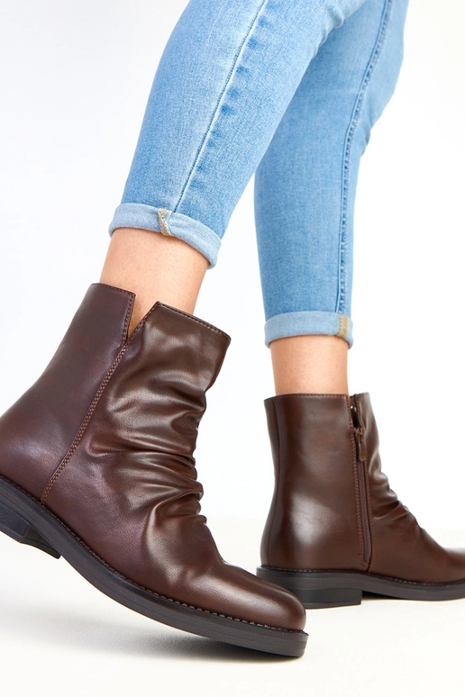 Braune Damenstiefeletten mit Falten...