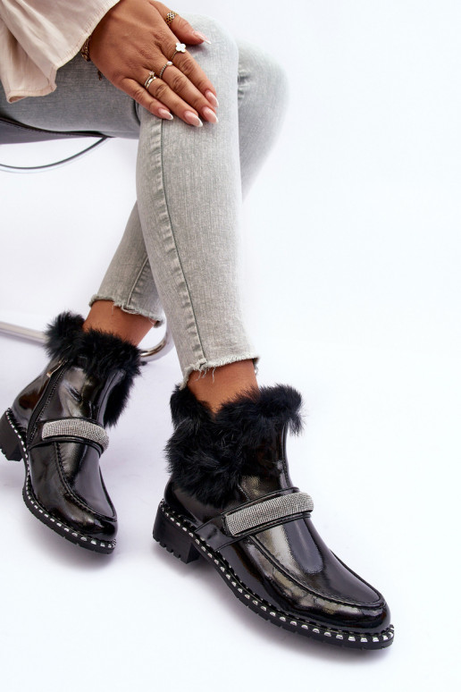 Niedrig Stiefel mit Lackeffekt mit Pelzmantel Und Dekoration S.Barski MR870-74 schZuarze Farbe Niedrig Stiefel mit Lackeffekt mit Pelzmantel Und Dekoration S.Barski MR870-74 schZuarze Farbe