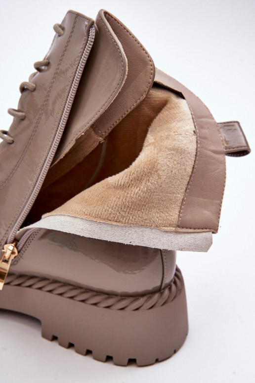 Feminin mit Lackeffekt Arbeitsstiefeletten mit Ornamenten Beige S.Barski MR870-67 Feminin mit Lackeffekt Arbeitsstiefeletten mit Ornamenten Beige S.Barski MR870-67