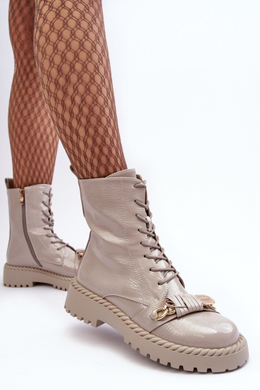 Feminin mit Lackeffekt Arbeitsstiefeletten mit Ornamenten D&A MR870-67 graue Farbe Feminin mit Lackeffekt Arbeitsstiefeletten mit Ornamenten D&A MR870-67 graue Farbe