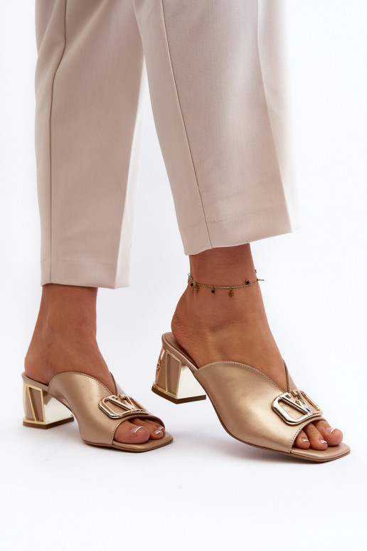 Eleganter Stil Damenhausschuhe mit Absätzen Laura Messi 2771 goldene Farbe Eleganter Stil Damenhausschuhe mit Absätzen Laura Messi 2771 goldene Farbe