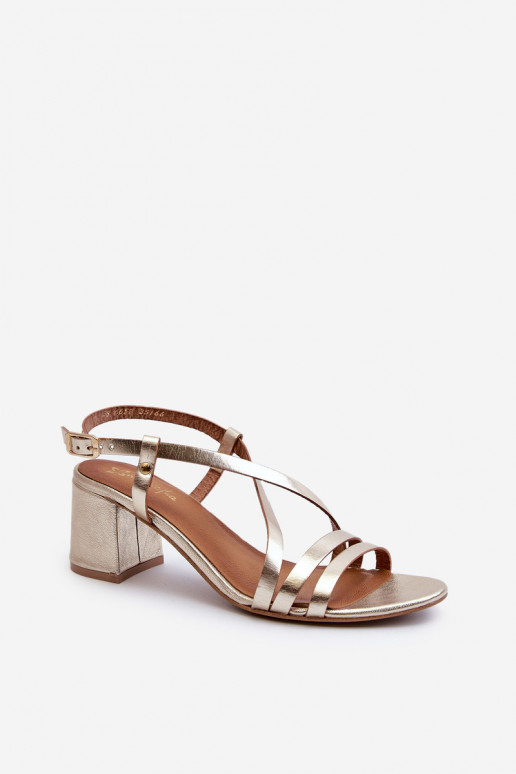 Damensandalen mit niedrigen Absätzen Es mussciejka 06653-25 goldene Farbe Damensandalen mit niedrigen Absätzen Es mussciejka 06653-25 goldene Farbe