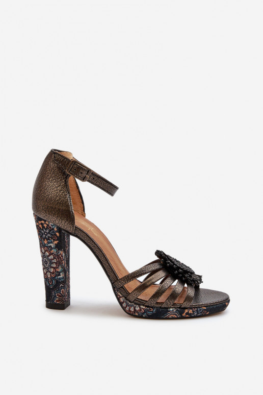 Damen-Sandalen mit hohen Absätzen mit Ornamenten Es mussciejka 06620-20 graue Farbe Damen-Sandalen mit hohen Absätzen mit Ornamenten Es mussciejka 06620-20 graue Farbe