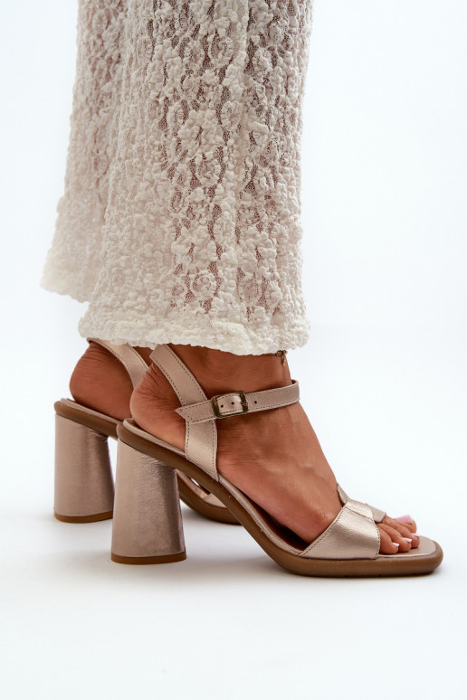 Damensandalen mit Absatz Es mussciejka 06029-25 goldene Farbe Damensandalen mit Absatz Es mussciejka 06029-25 goldene Farbe