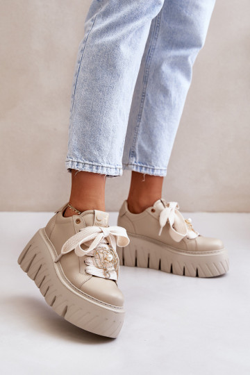 Sneakers Stilvollllschuhe Feminin mit modischer Es mussssivsohle mit goldenen Details CheBello 4530 Beige 2