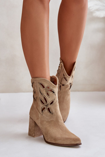 Lochmuster Ankle Boots aus Wildleder mit Absatz sandfarben LeĮskis 3629