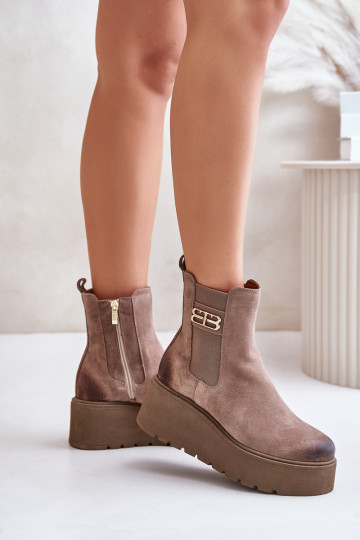 Zazoo 60498 Damen stylische Wildlederstiefeletten mit Plateau und Keil, sandfarbene Farbe