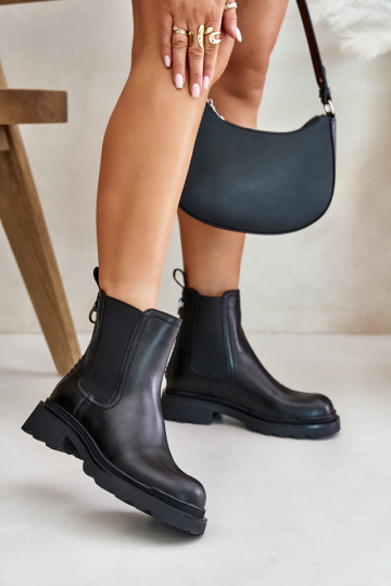 Stylische warme Lederstiefeletten mit dekorativer Kette D&A JC42-86 schwarze Farbe