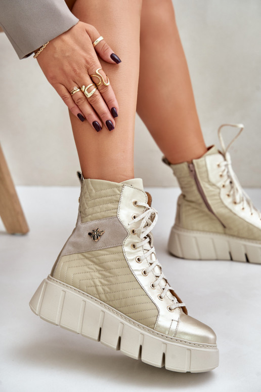 Haut Stiefel mit einer Plattform Es mussciejka 06751-25 goldene Farbe