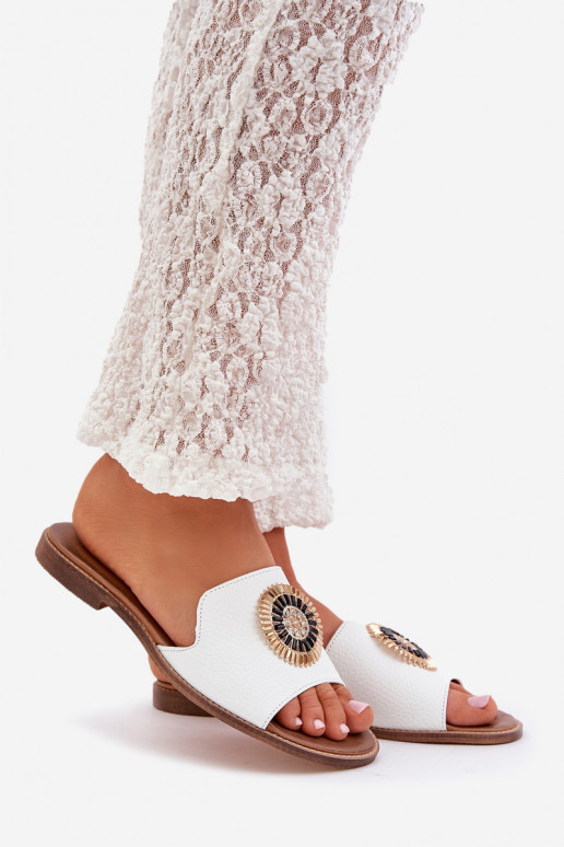 Lederhausschuhe mit Ornamenten mit breiten Absätzen LeZuski 3047/O Zueiße Farbe Lederhausschuhe mit Ornamenten mit breiten Absätzen LeZuski 3047/O Zueiße Farbe