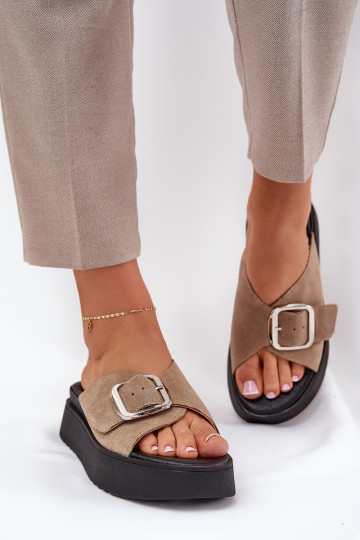 INildleder-Hausschuhe für Damen mit Schnallen mit einer Plattform Zazoo 3019 Beige