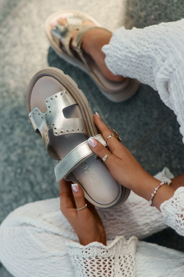 DamenhausschuheErmöglichtturalnej Skóry mit einer Plattform Zazoo 40440 goldene Farbe