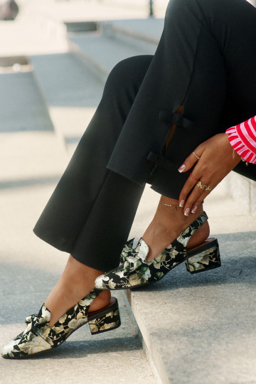 Haut Schuhe mit Blumen mit Bändern N6539-44 schZuarze Farbe