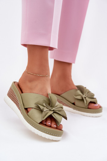 Grüne Leder-Damen-Plateausandalen mit Blumenapplikation Artiker 52C0503